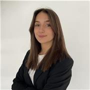 Étudiante proposant une aide aux devoirs/ soutien scolaire
